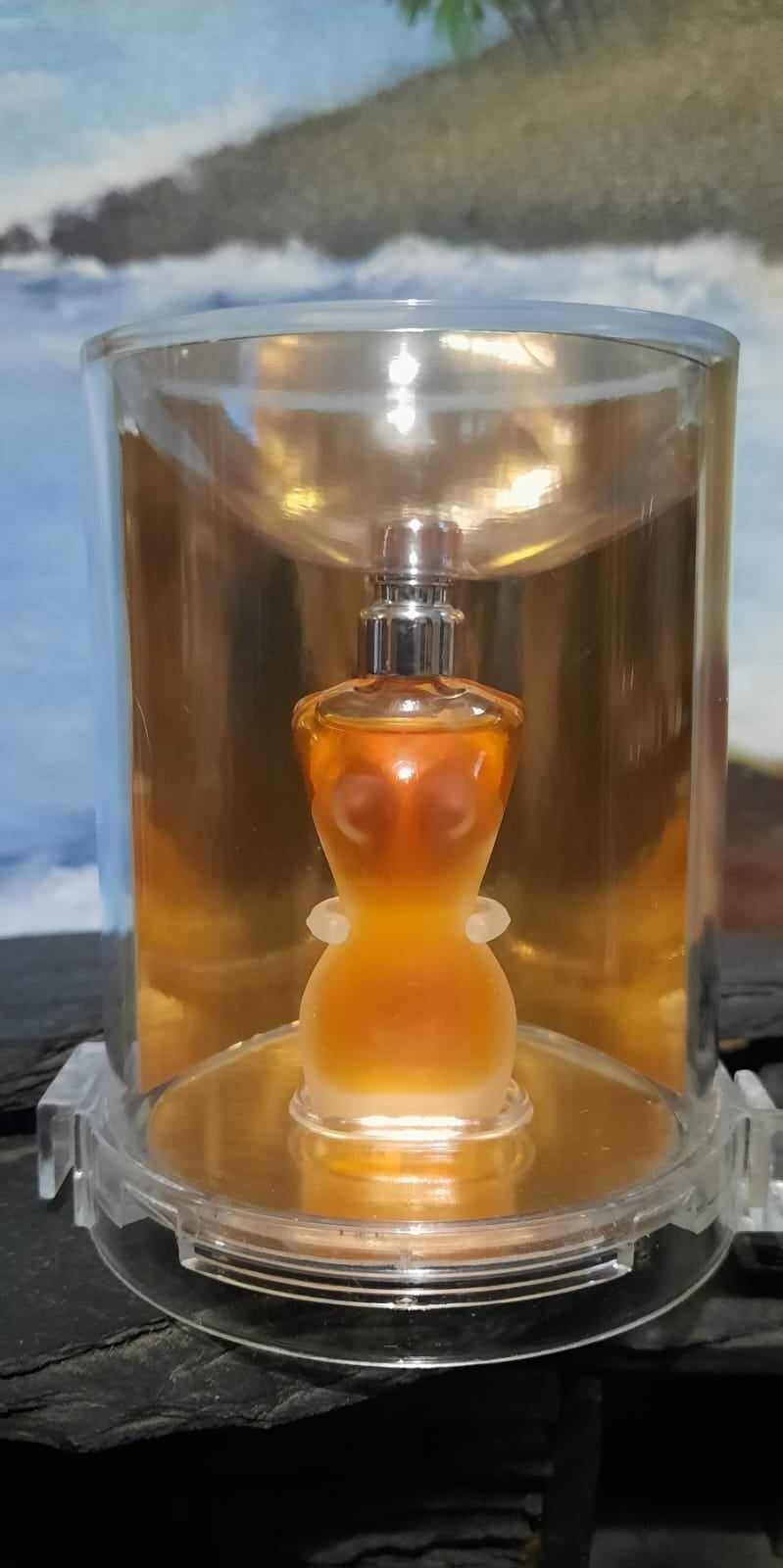 Conjunto de dois perfumes miniatura originais
20 e