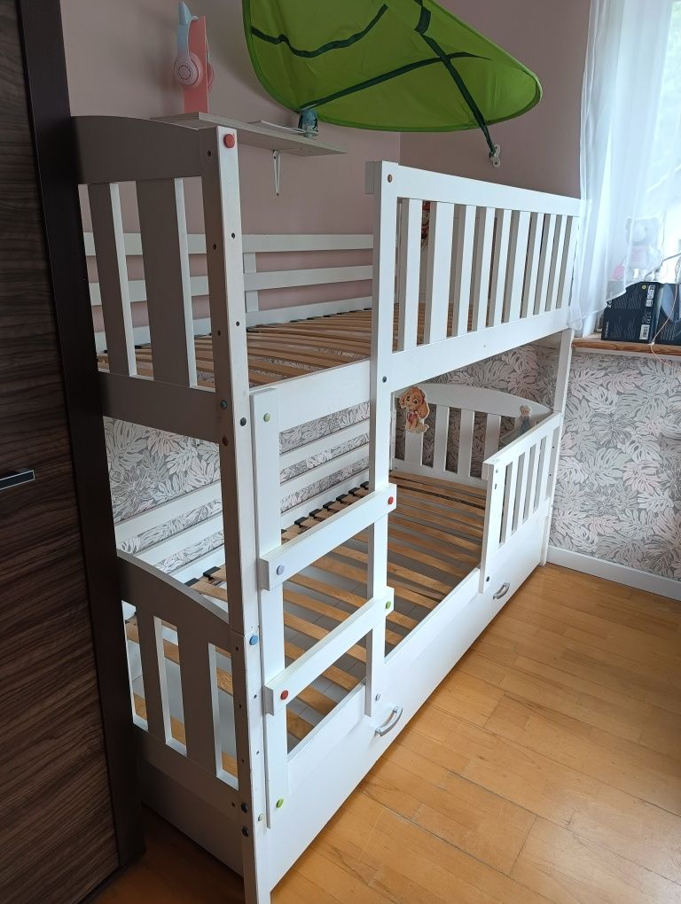 Łóżko piętrowe z szufladą