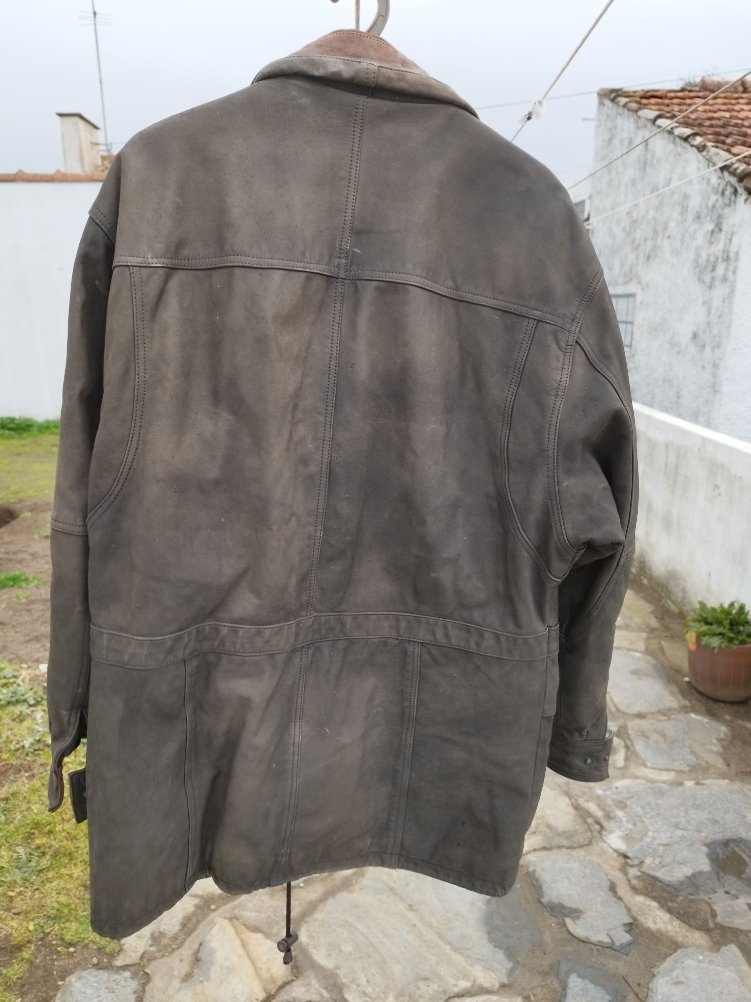 1 Casaco e 1 blusão pele(verde e castanho) L