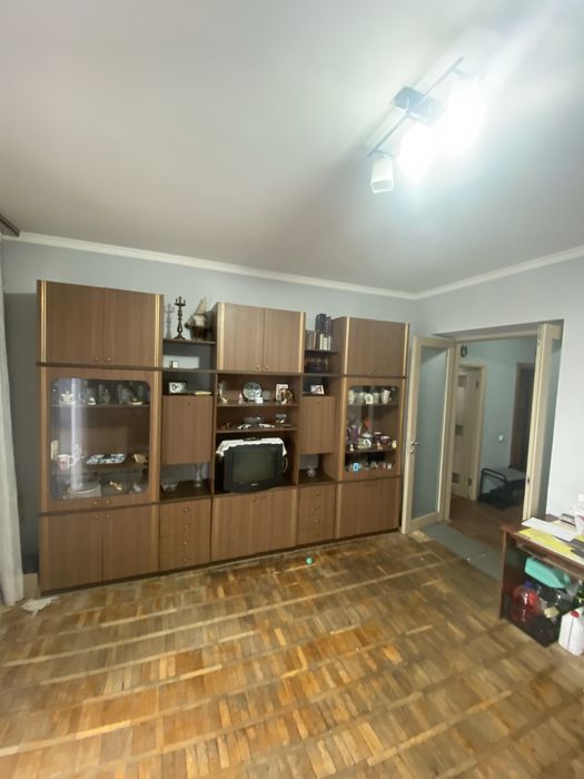 Продається 3х-кімнатна "сталінка".