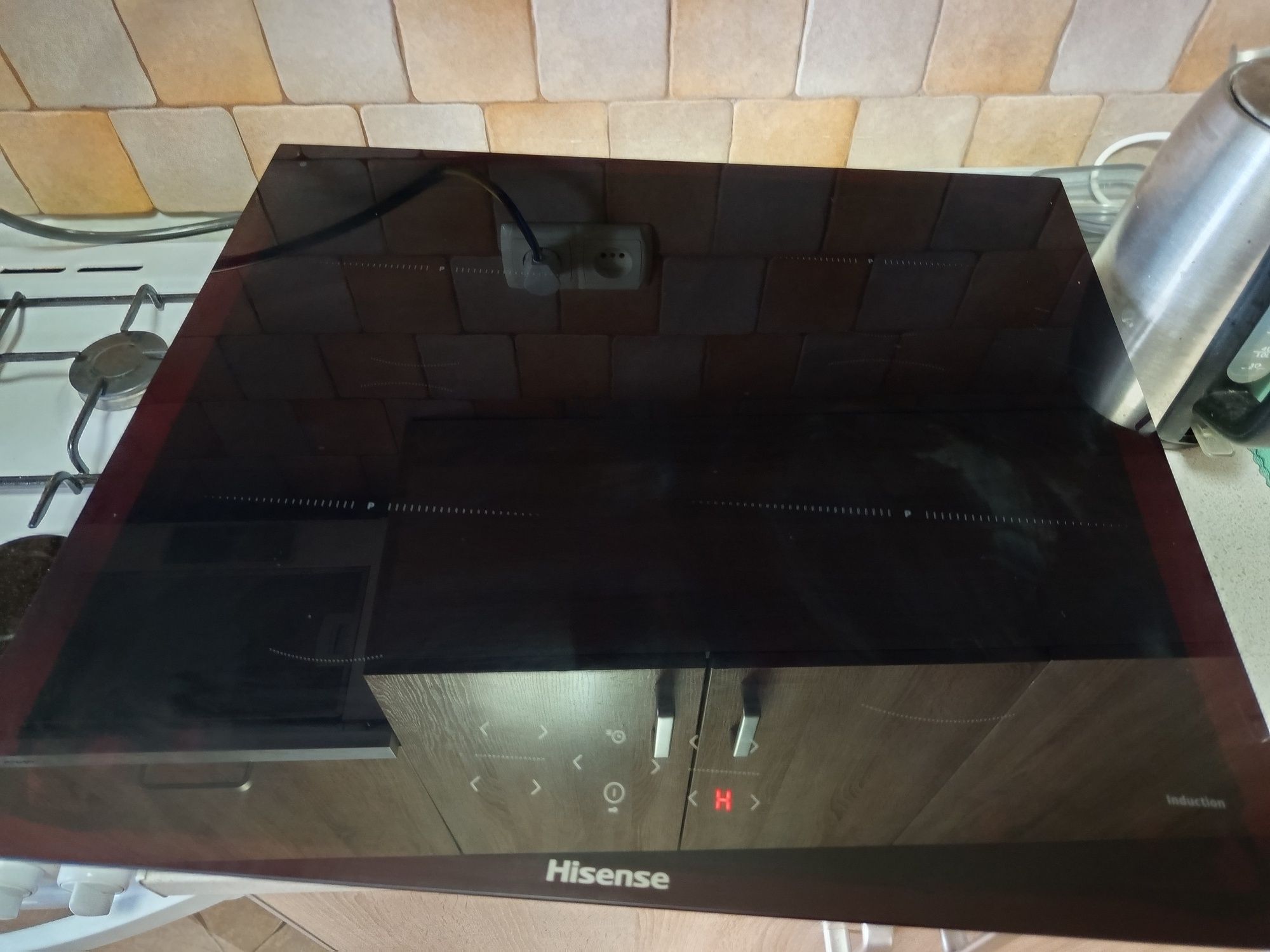 Индукционная варочная панель HISENSE