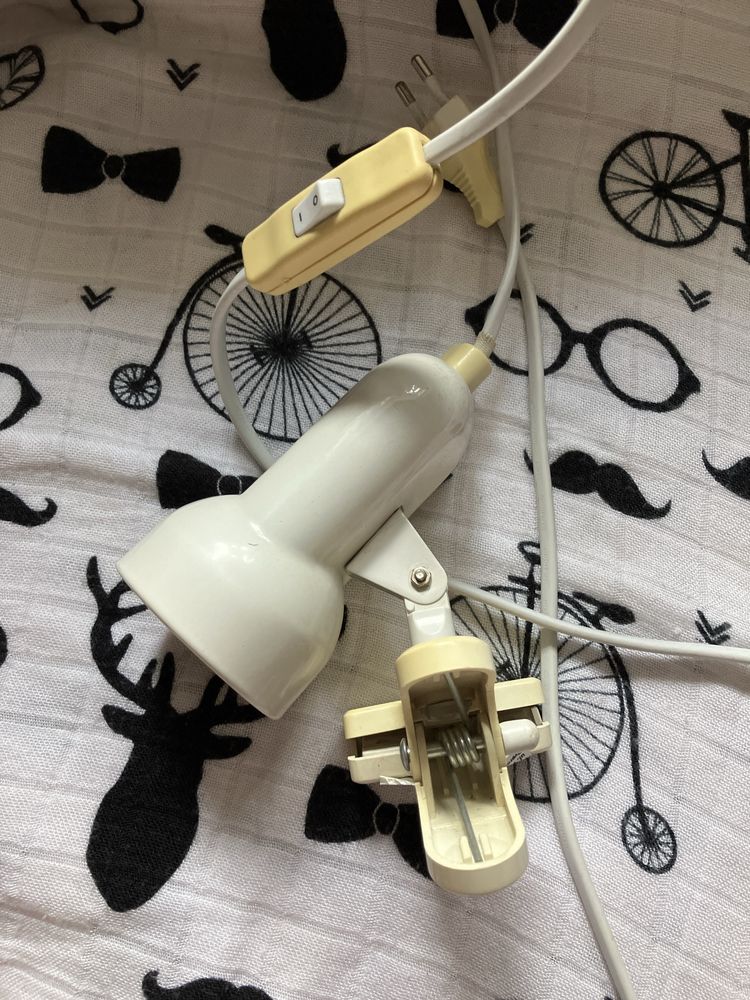 Retro vuntage lapmpka z klipsem do kontaktu na biurko przypinana biała