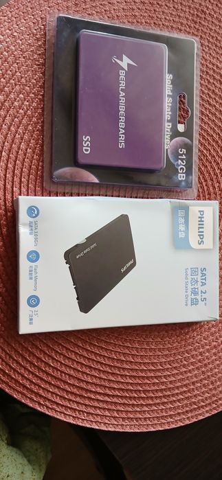 Dwa dyski SSD, 256 i 512GB
