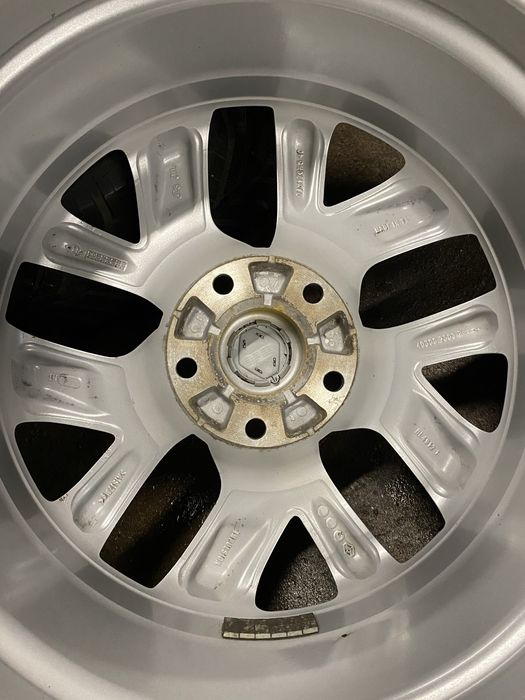Koła Alu Renault Kadjar 5x114,3 7J17CH5 ET40 Wielosezon 215/60R17 TPMS