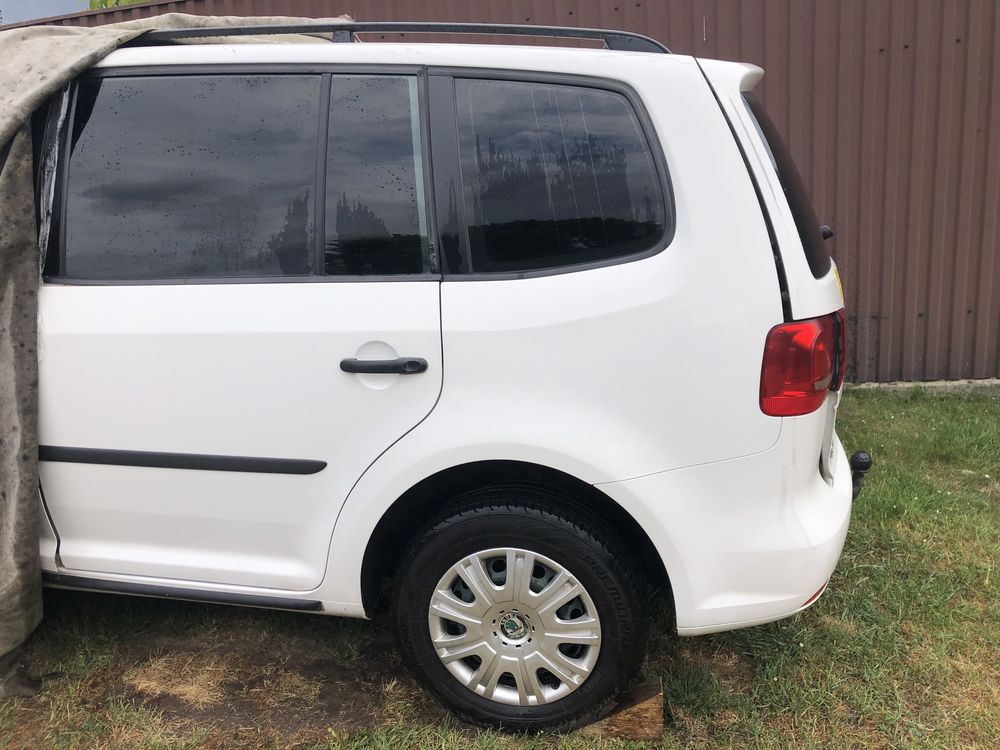 VW Touran Четверть 5K6955711B Двері Фольцваген Тоуран