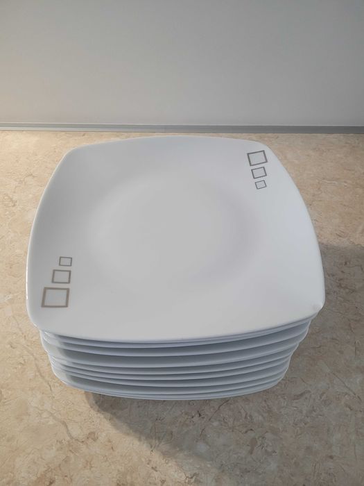 Serwis obiadowo-kawowy dla 12 osób z porcelany