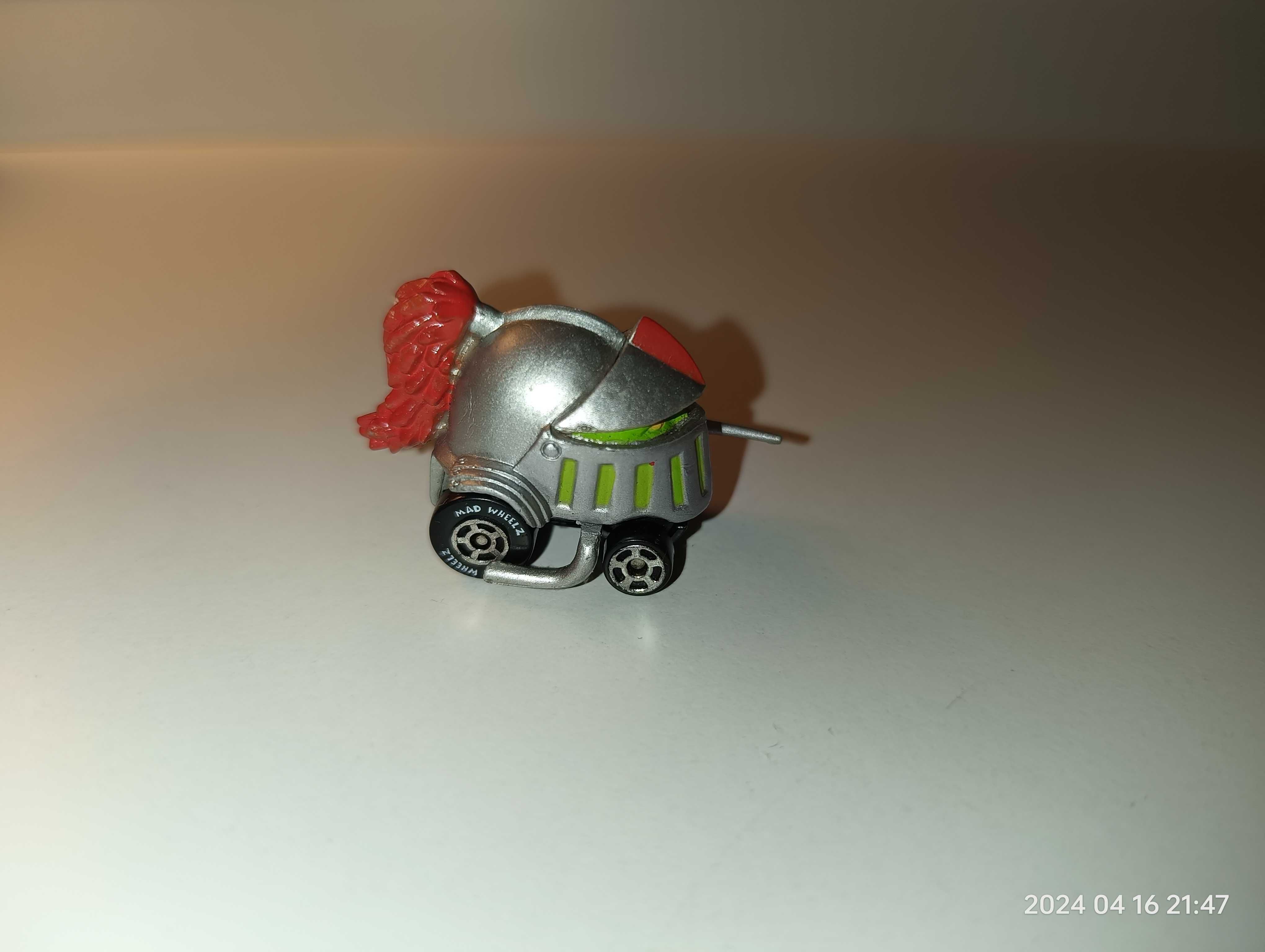 Autko Knight Rider w skali mikro z serii Mad Wheelz.