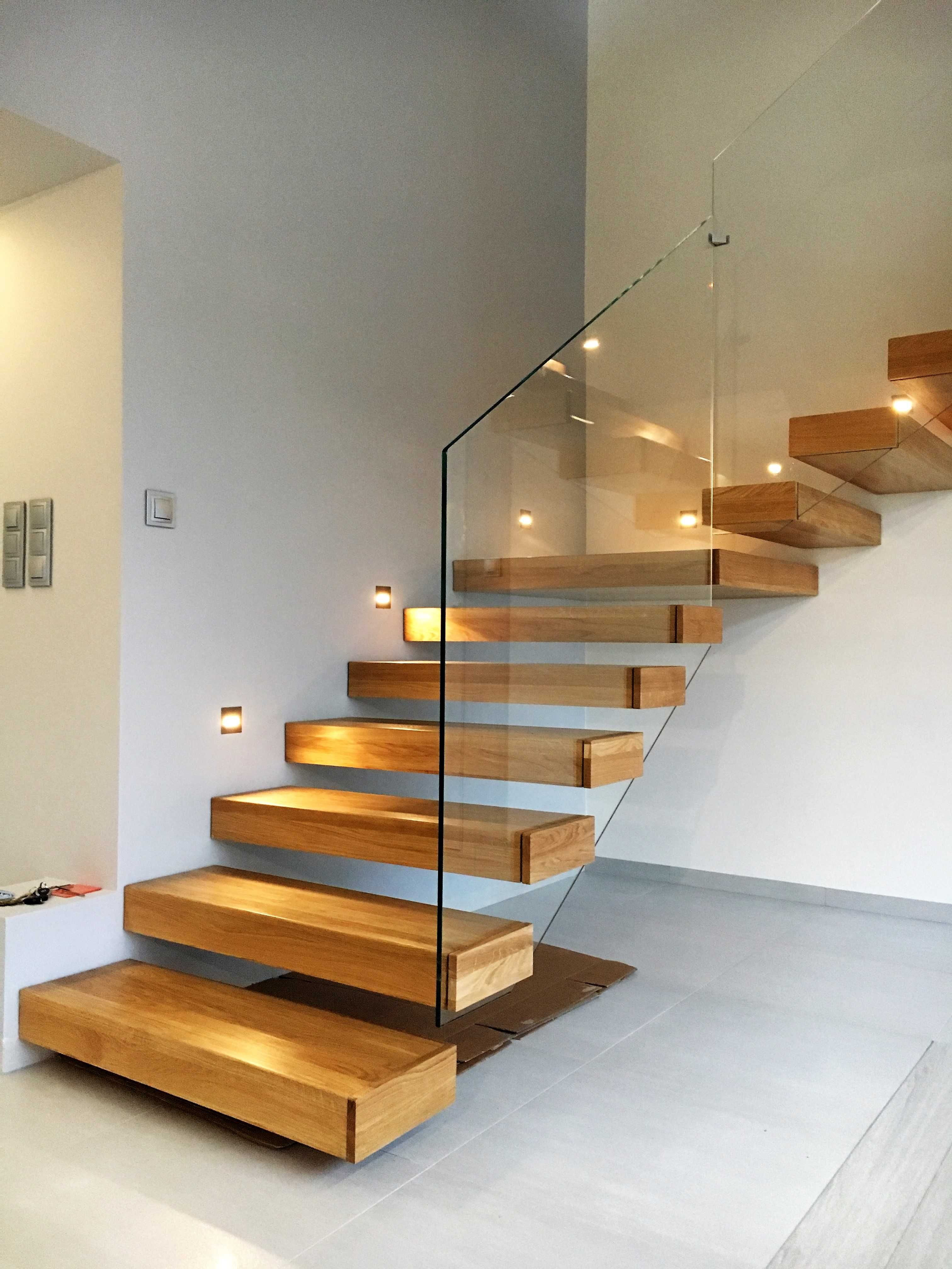 Schody półkowe dębowe z balustradą Producent Wycena Gratis !