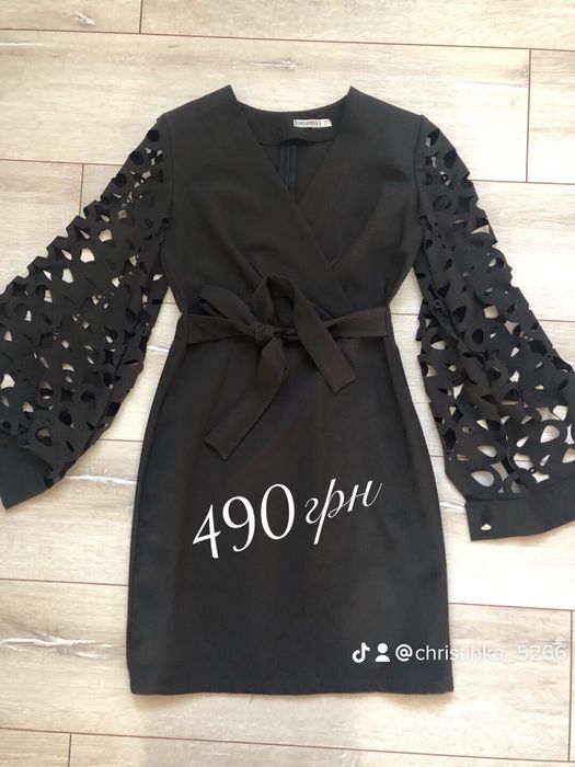 Жіноче плаття чорного кольору