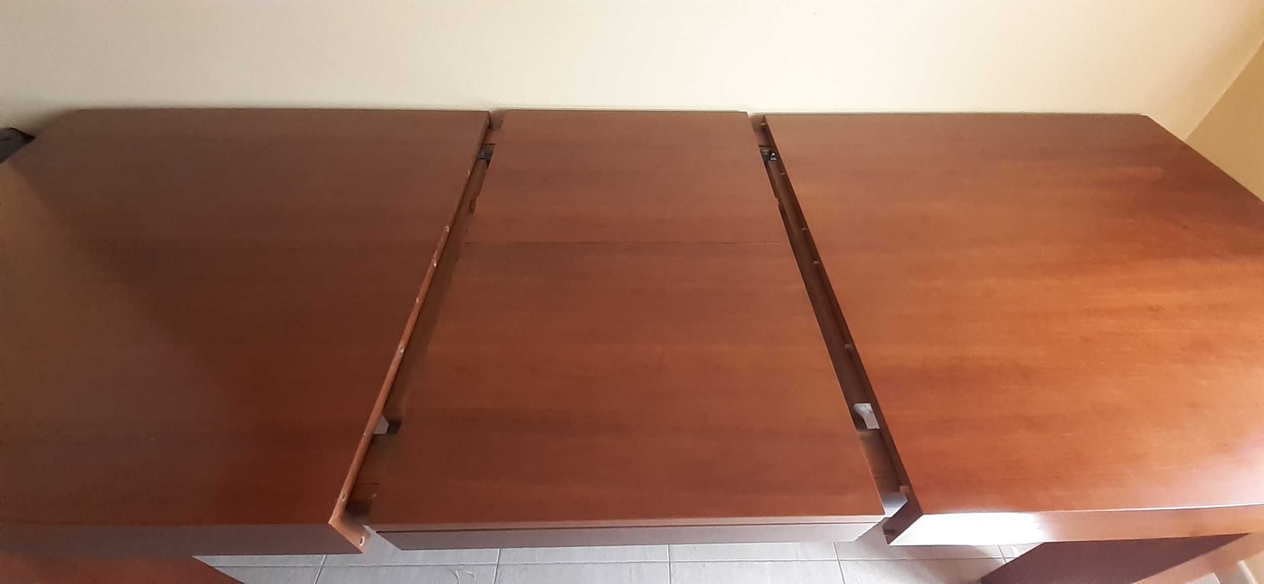 Mesa de sala (em madeira)