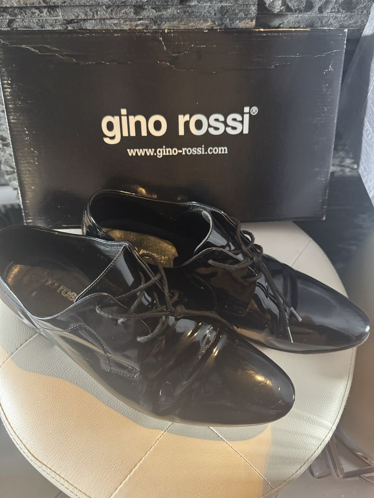 Gino Rossi z lakierowanej skóry