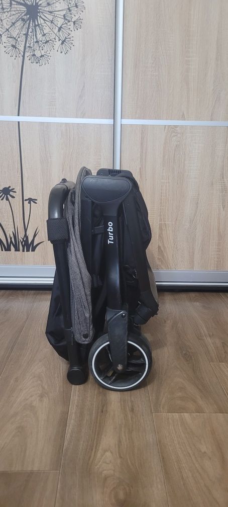 Продам прогулочную коляску Turbo Carrello