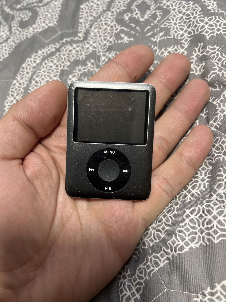 Apple iPod Nano 3rd Generation Black (8 GB)