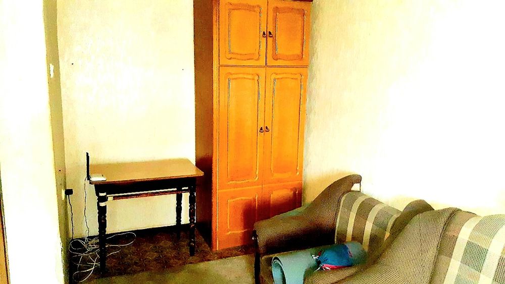 Продам срочно 1 комнатную под ремонт, ул.Рабочая, 10 мин от центра.