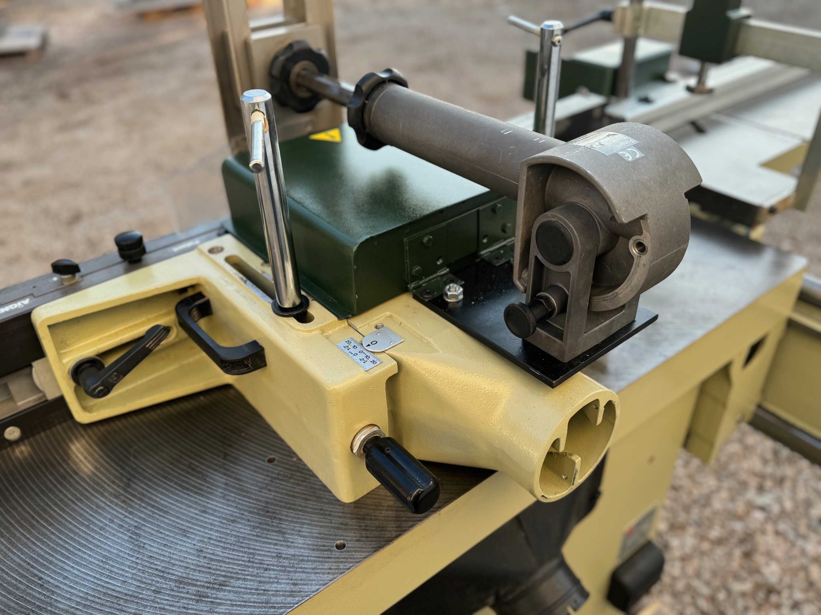 Frezarka dolnowrzecionowa z wózkiem SCM T130 N