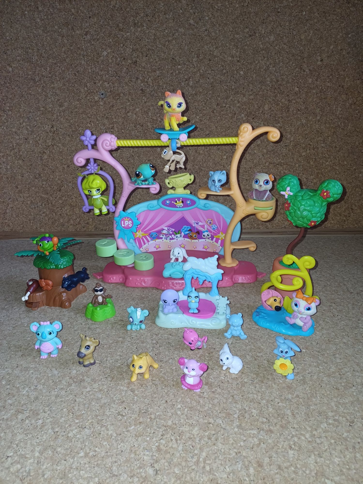 Littlest pets shop, podium, 20 animais, acessórios ...