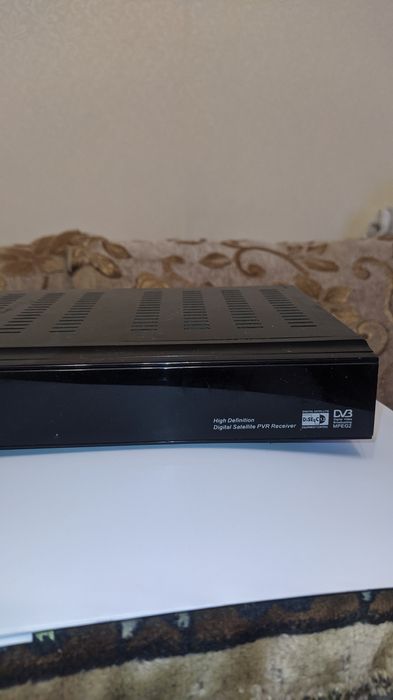Продаю спутниковый тюнер GI 8120.