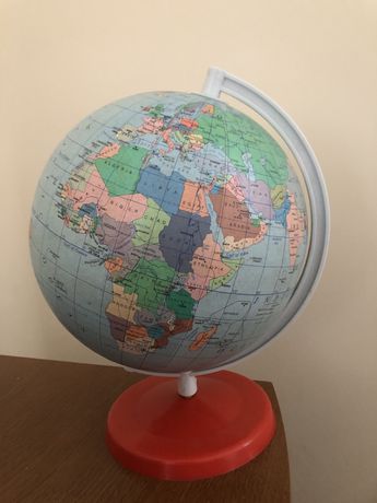 Globus geograficzny z PRL