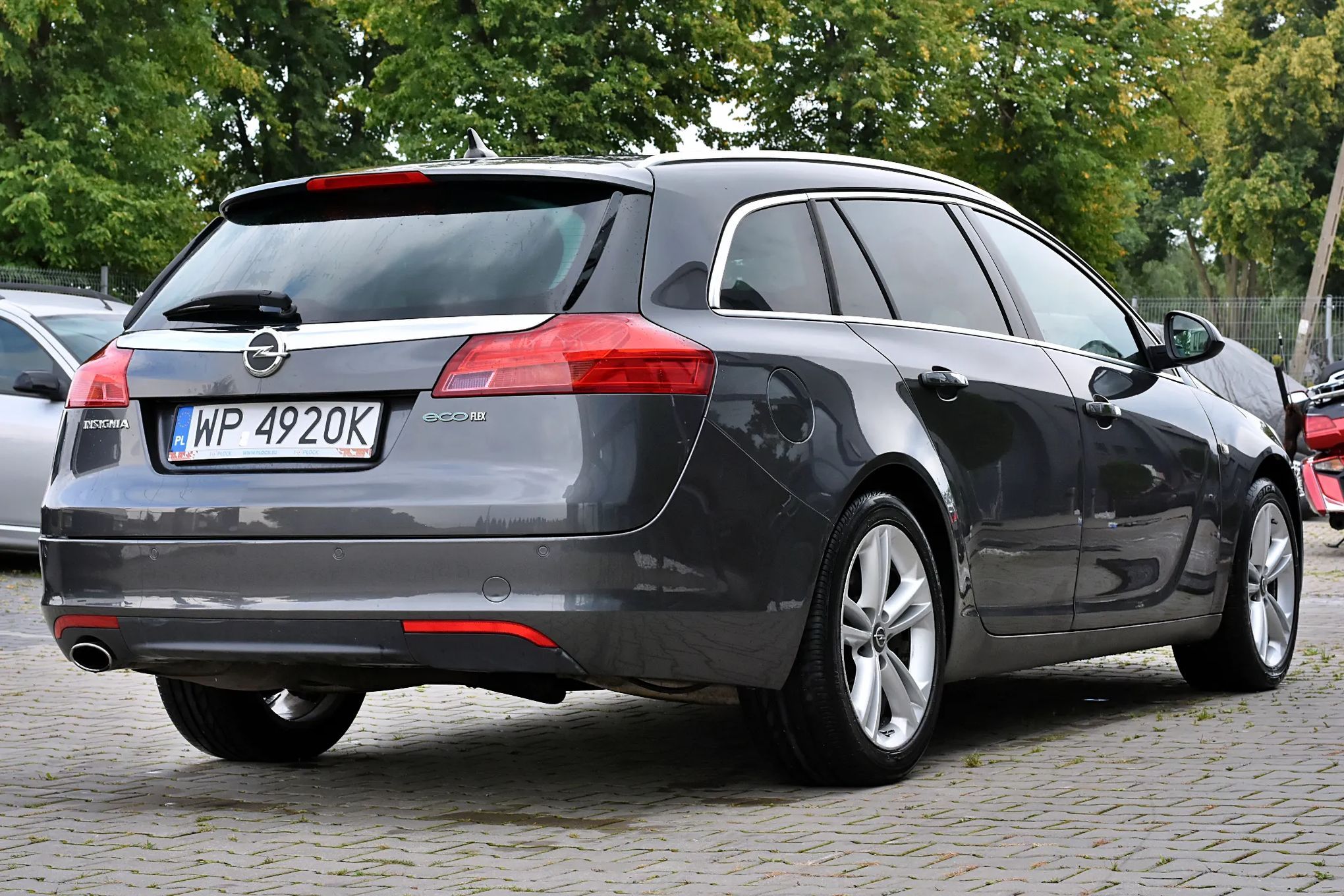 Opel Insignia bogata wersja: beżowe skóry, Alu 18", Navi, el. siedzenia z pamięcią