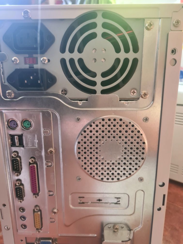 Pc torre computador a funcionar ou ideal para uso da placa grafica