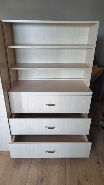 Zestaw mebli do pokoju młodzieżowego dziecięcego z regulowanym biurkie