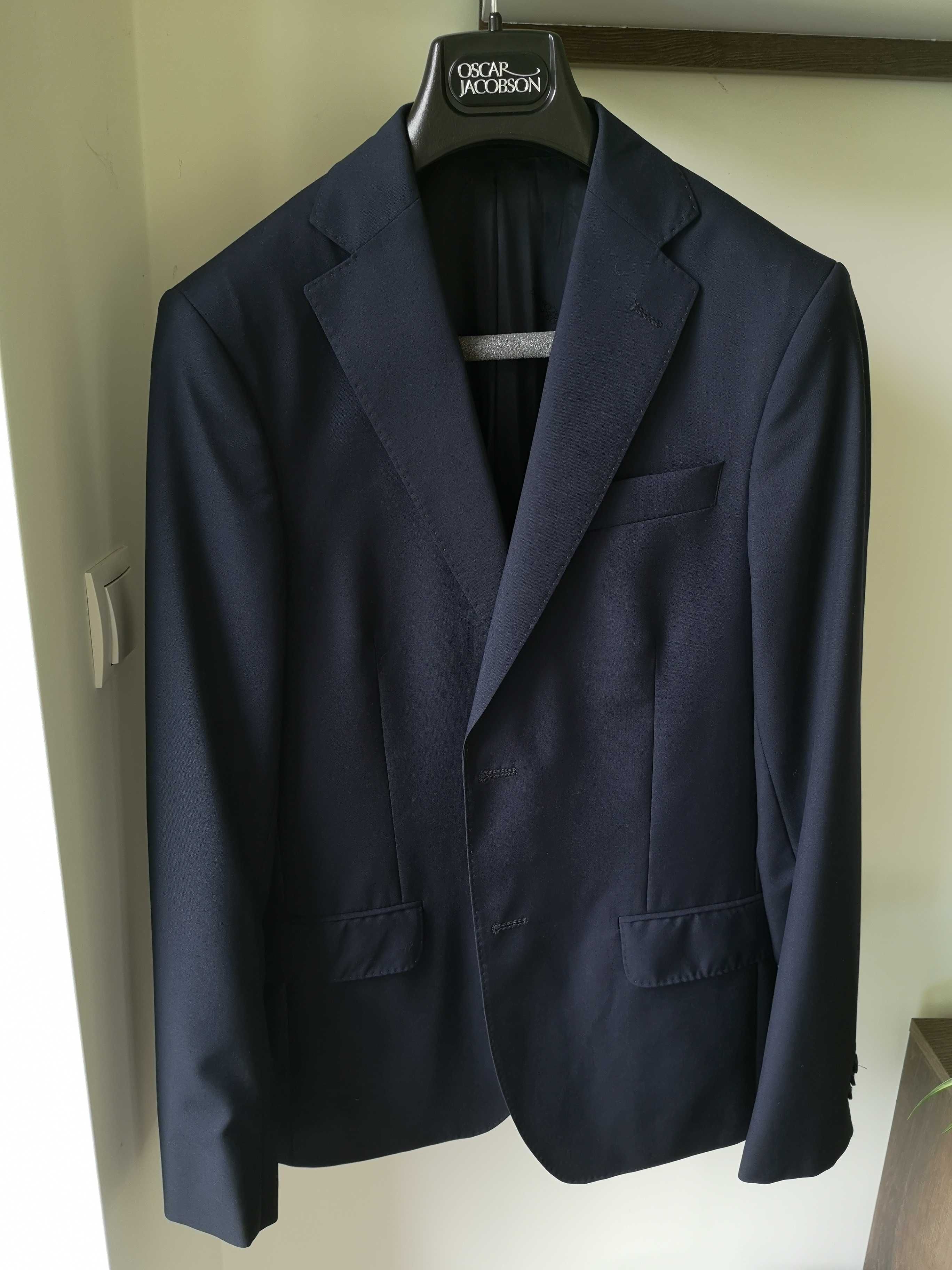 Garnitur Oscar Jacobson 100% wełna, made in italy, na szczupłą osobę