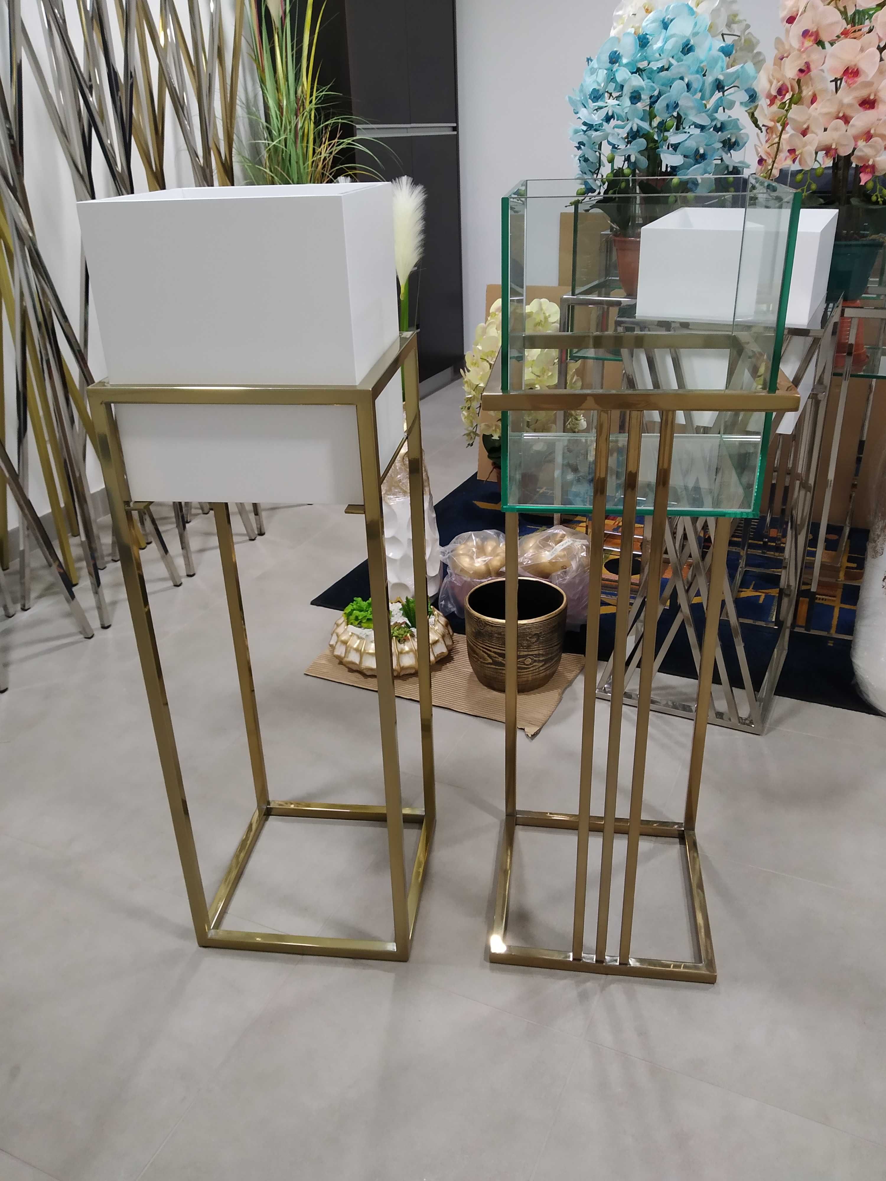 Floreiras e cabides em inox dourado brilhante