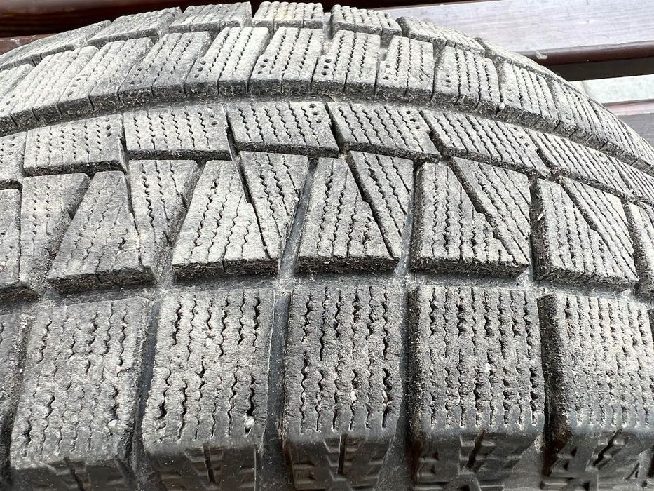 Зимня резина Bridgestone Blizzak Revo GZ 205/55/r16 виробництво Японія