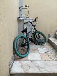 Vendo BMX c/Extras