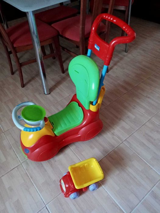 Triciclo Chicco em bom estado, ofereço brinquedo