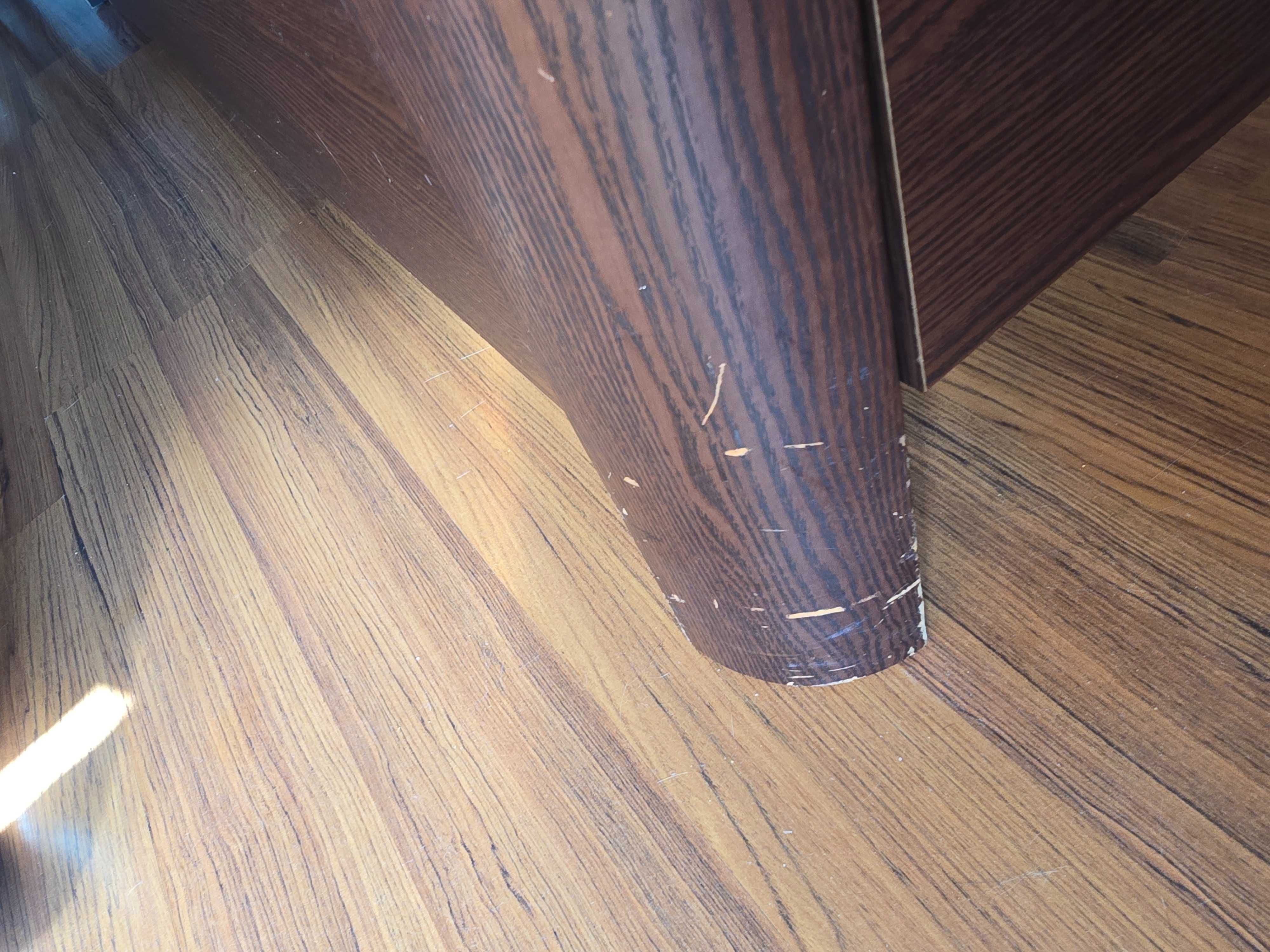 Cama, com estrado e colchão Queen Size cor tabaco