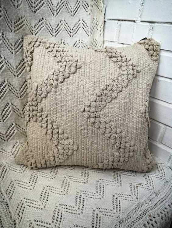 Декоративная подушка в стиле бохо. sinsay