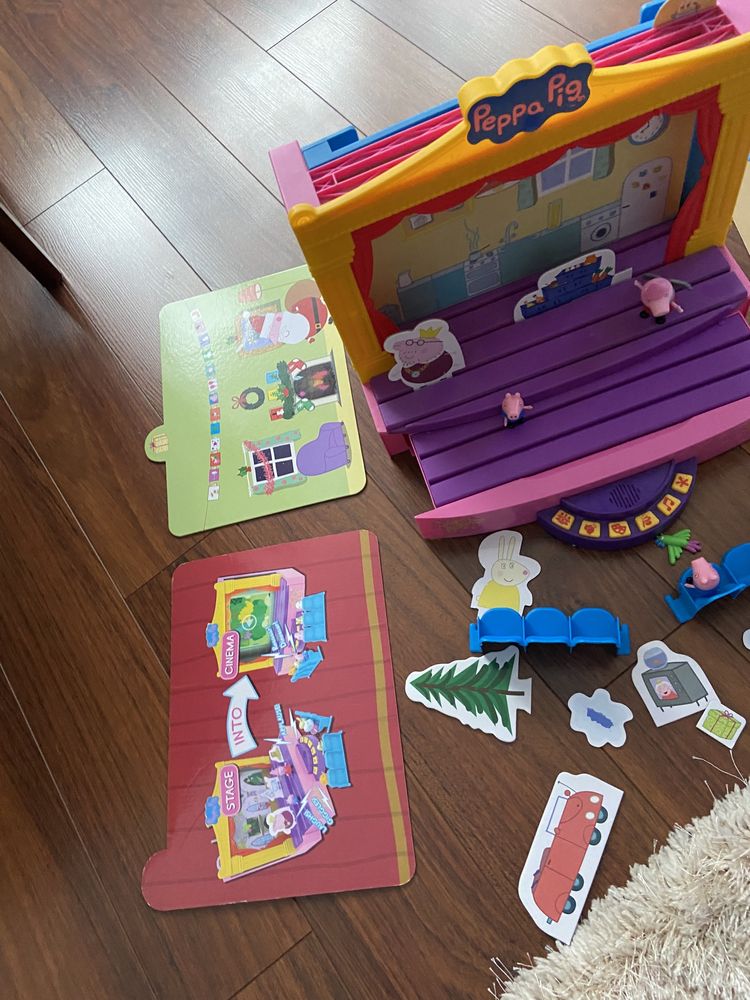 Scena Świnki Peppy Interaktywna z kompletem akcesoriów