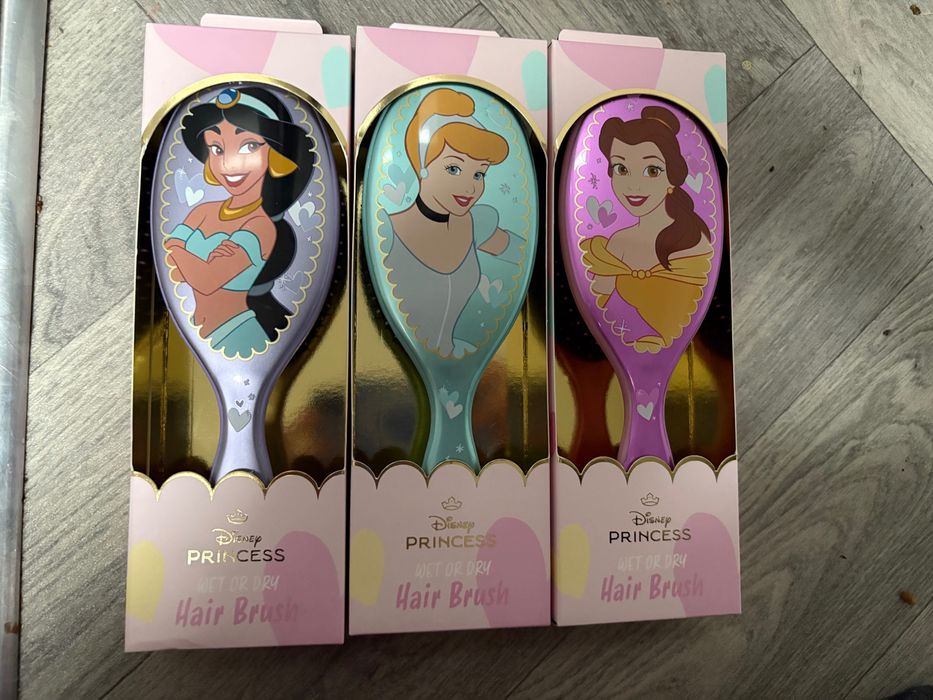 Детская серия принцессы Disney  канцелярия расческа лаки бальзам