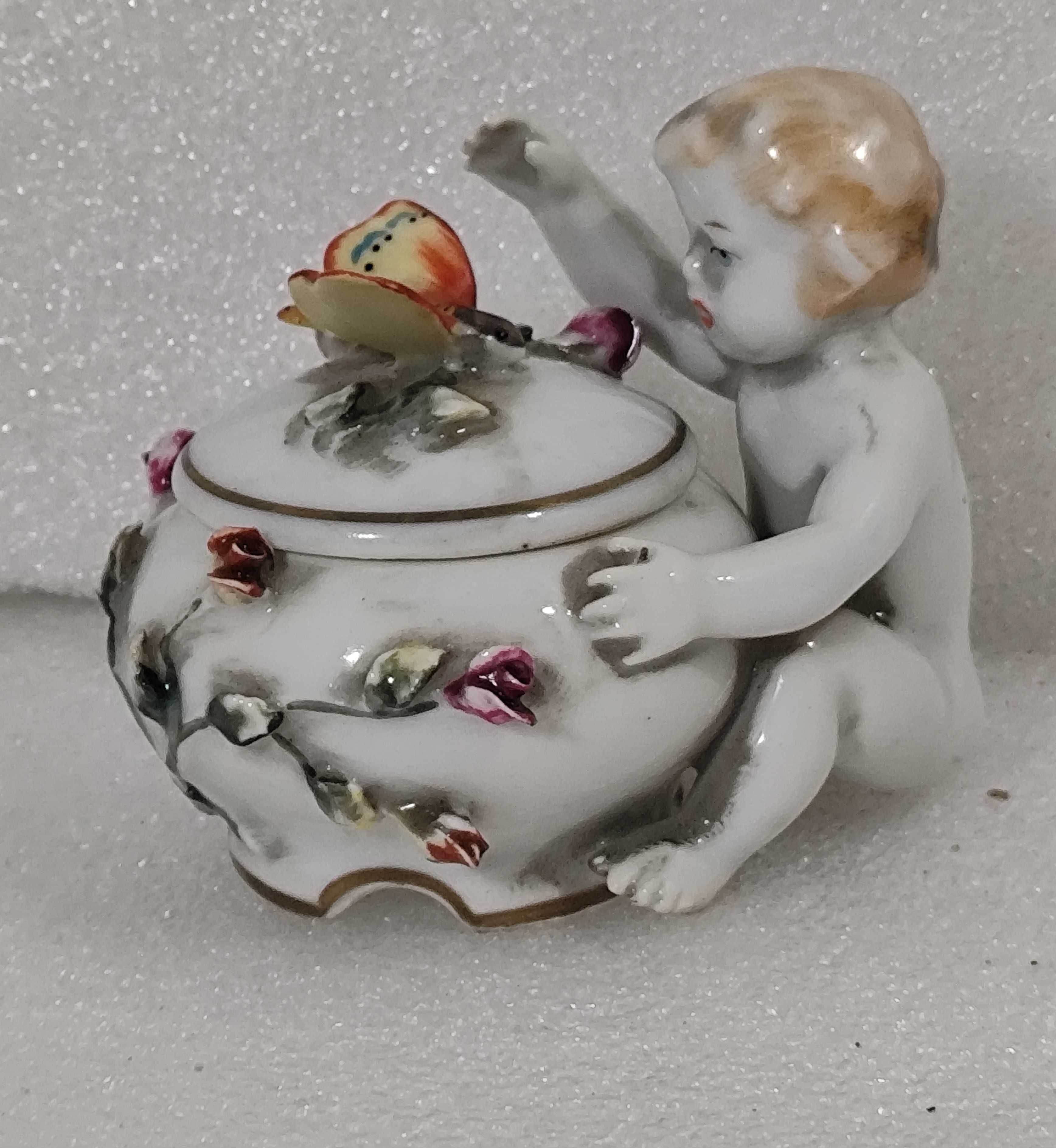 Pequena caixa guarda jóias em porcelana Artibus
