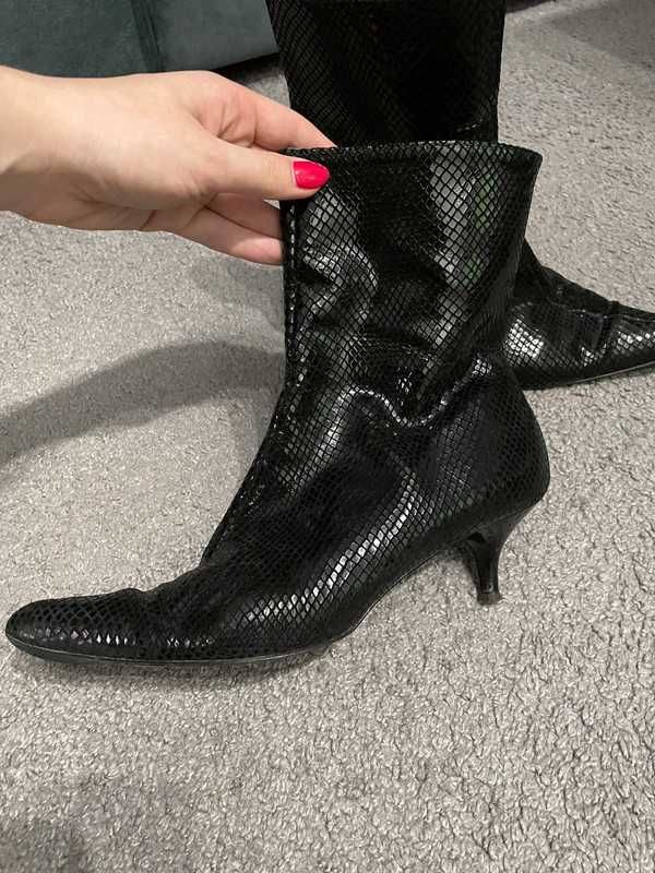 Czarne eleganckie botki