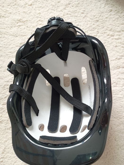 Sprzedam kask rozmiar M  od  55 do 58 i ochraniacze firmy CXR  CROXER