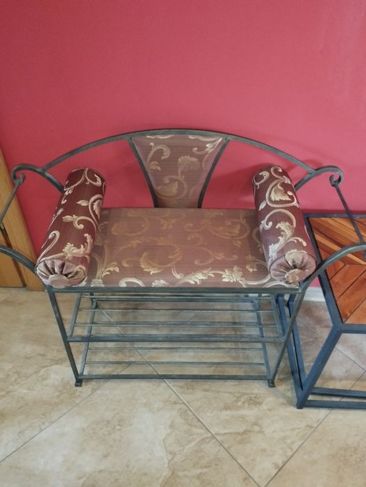 Lustro, wieszak, siedzisko z pulkani na buty wykonane z metaloplastyki