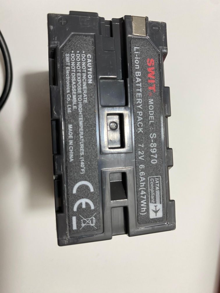 SWIT S-8970 Akumulator typu Sony NP-F z ładowarką SWIT S-3602F