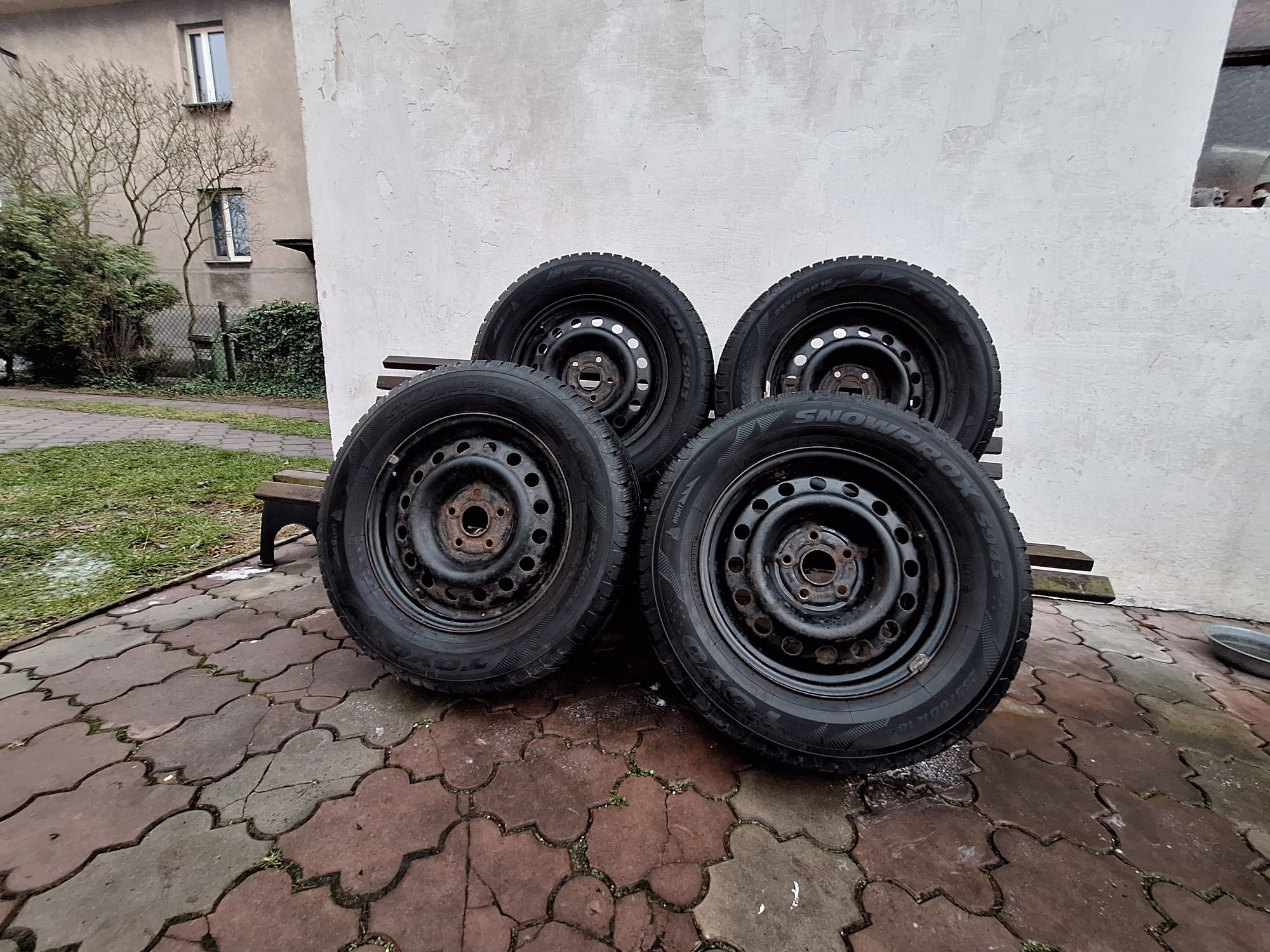 Felgi z oponami TOYO ZIMOWE 235/60 R16