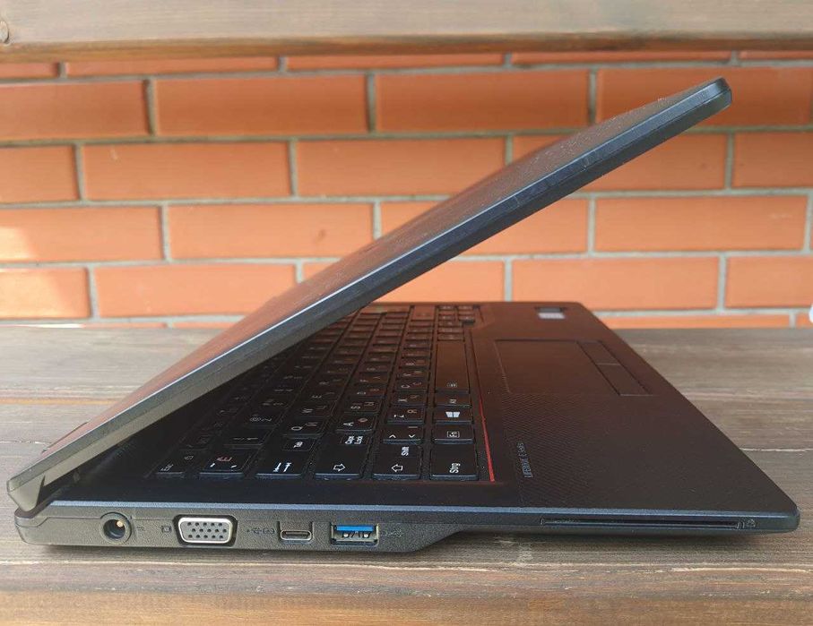 Ноутбук 14' Fujitsu Lifebook E548  core i5-8250U 8Gb DDR4 256Gb SSD