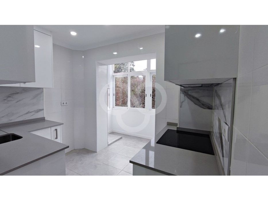 Apartamento com Muito Luminosidade em Arroios no Jardim Constantino...