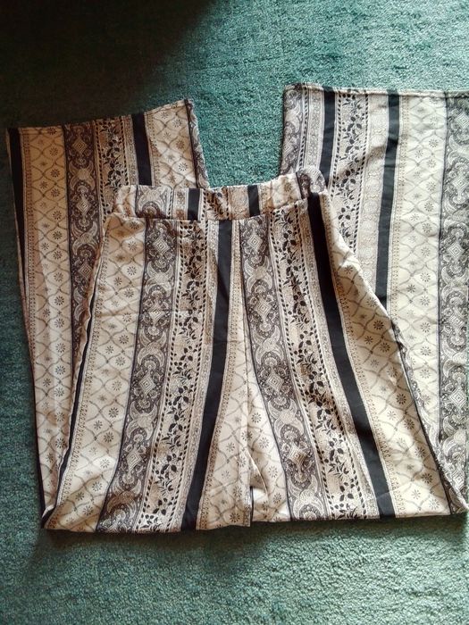 Cieniutkie przewiewne spodnie z szerokimi nogawkami