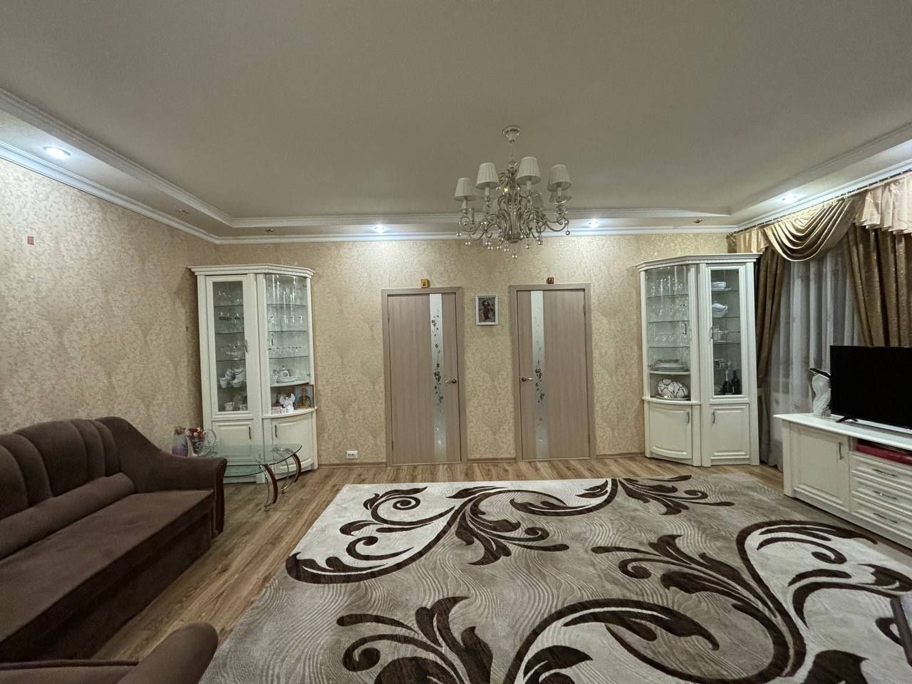 Продам будинок, ( половина будинку,окремий  двір)