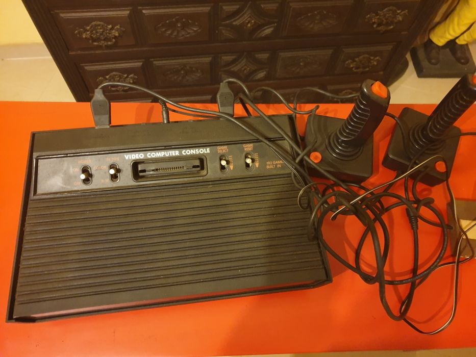 Consola anos 80 com 192 jogos