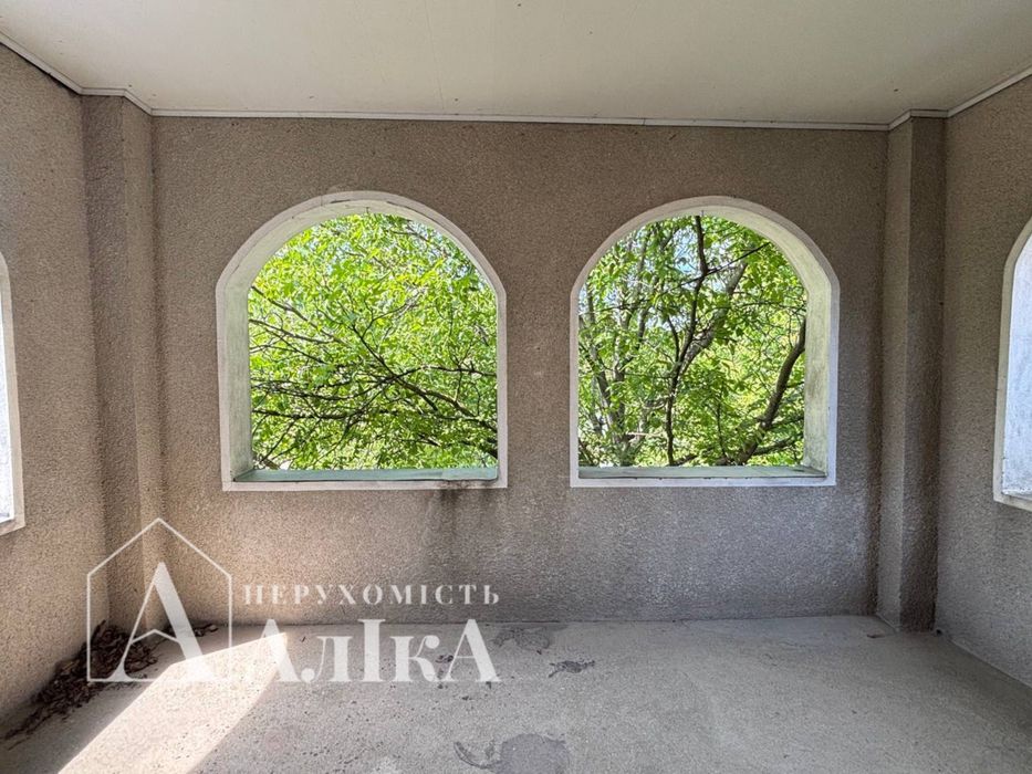 Продам 2-поверховий будинок в хорошій локації