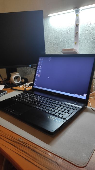 Ноутбук Samsung NP300v5z-s03ua