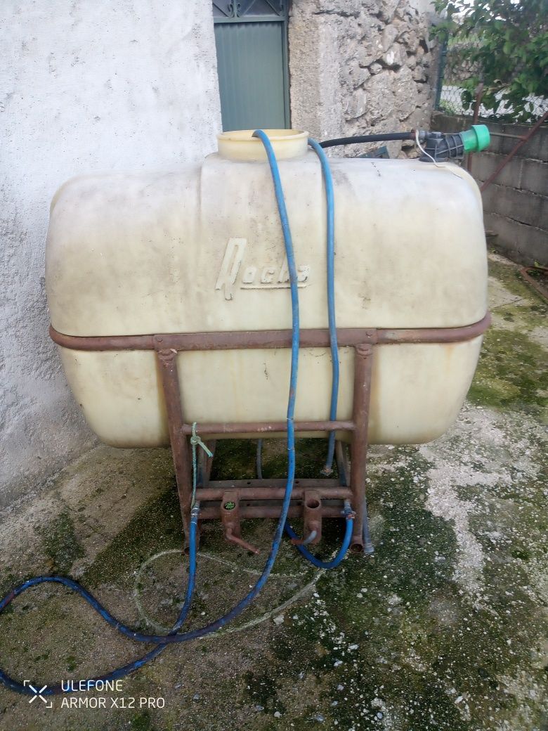 Vendo atomizador de 400 litros Rocha