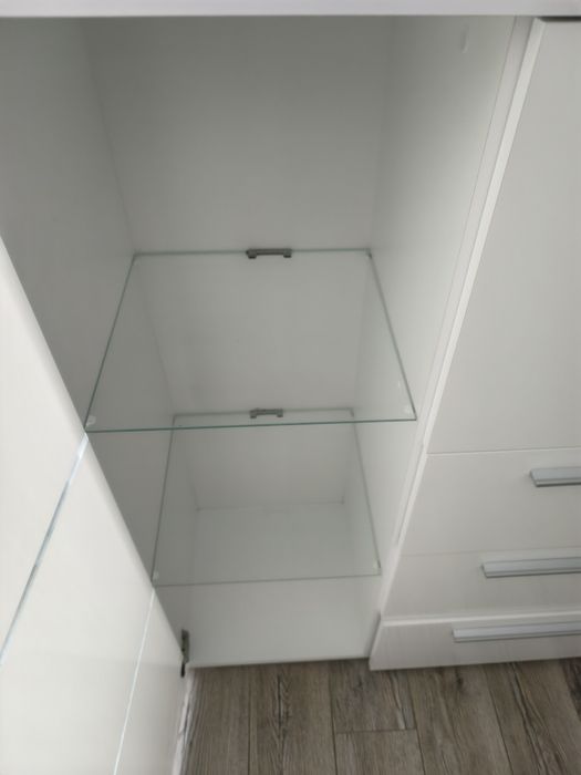 Komoda biała z barkiem