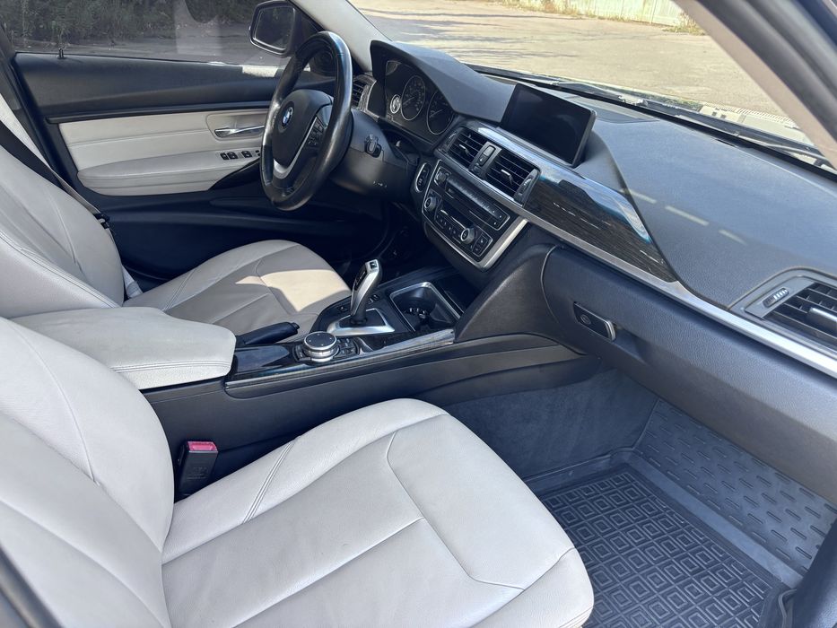 Продам BMW  F30 v328 Xdrive